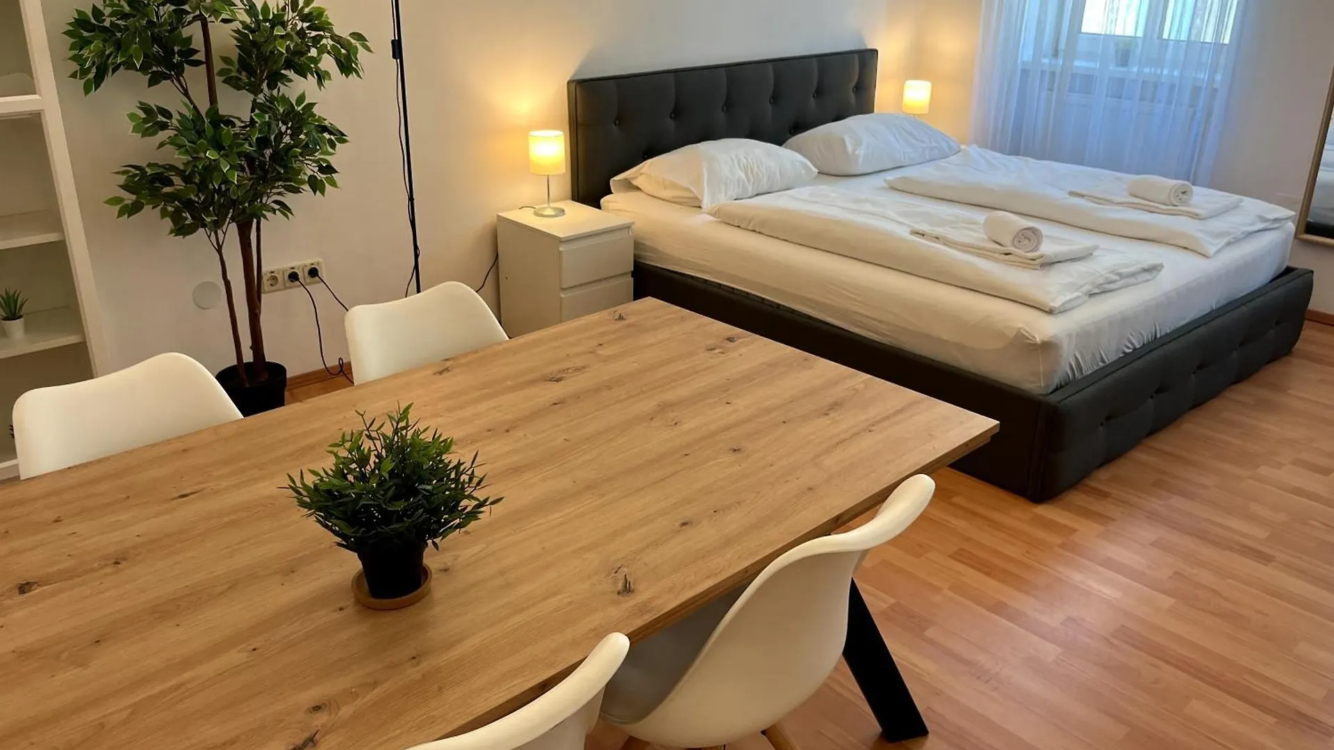 Cozy Two-Bedroom Apartment Near Metro Βιέννη