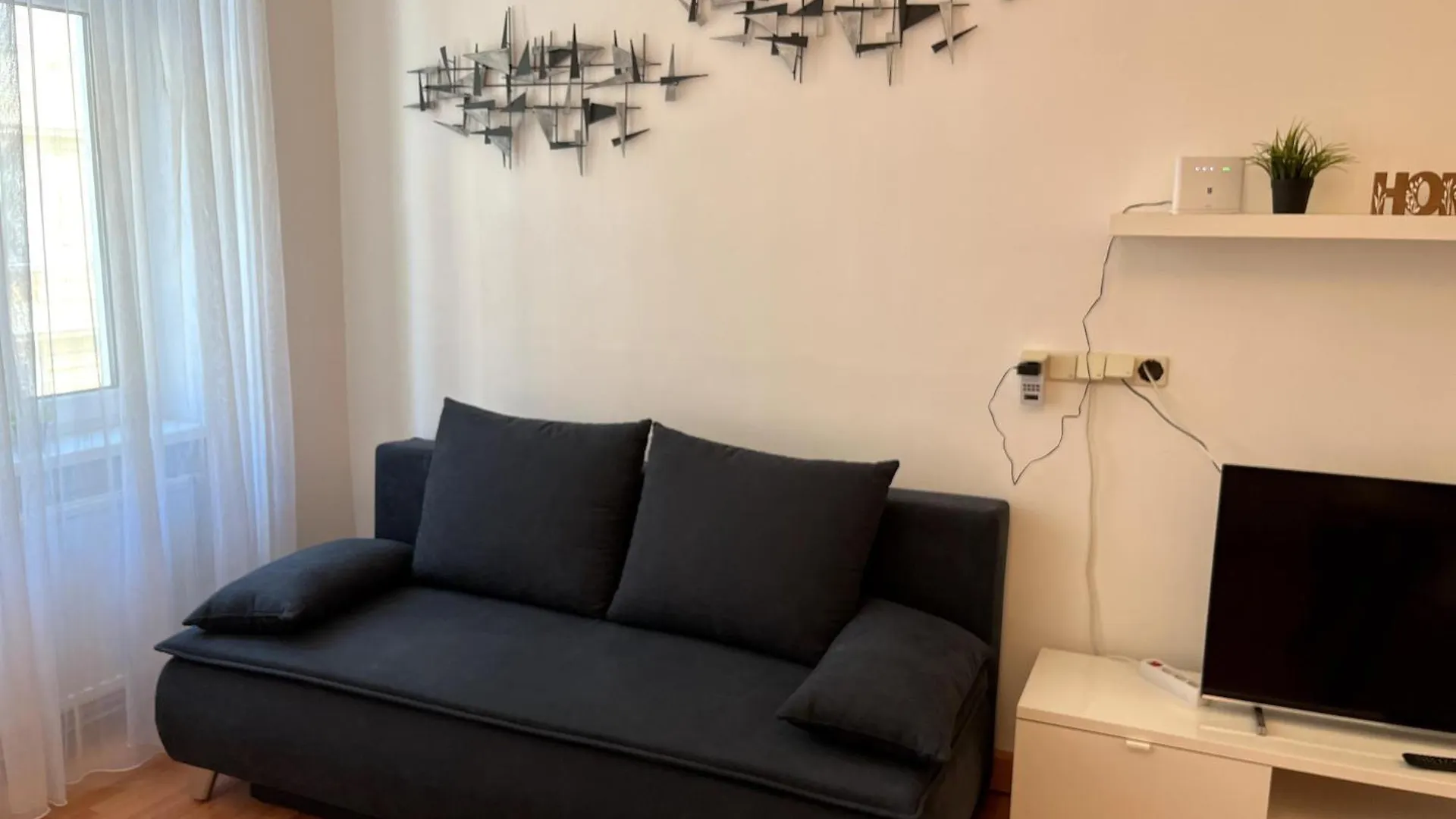 וינה Cozy Two-Bedroom Apartment Near Metro
