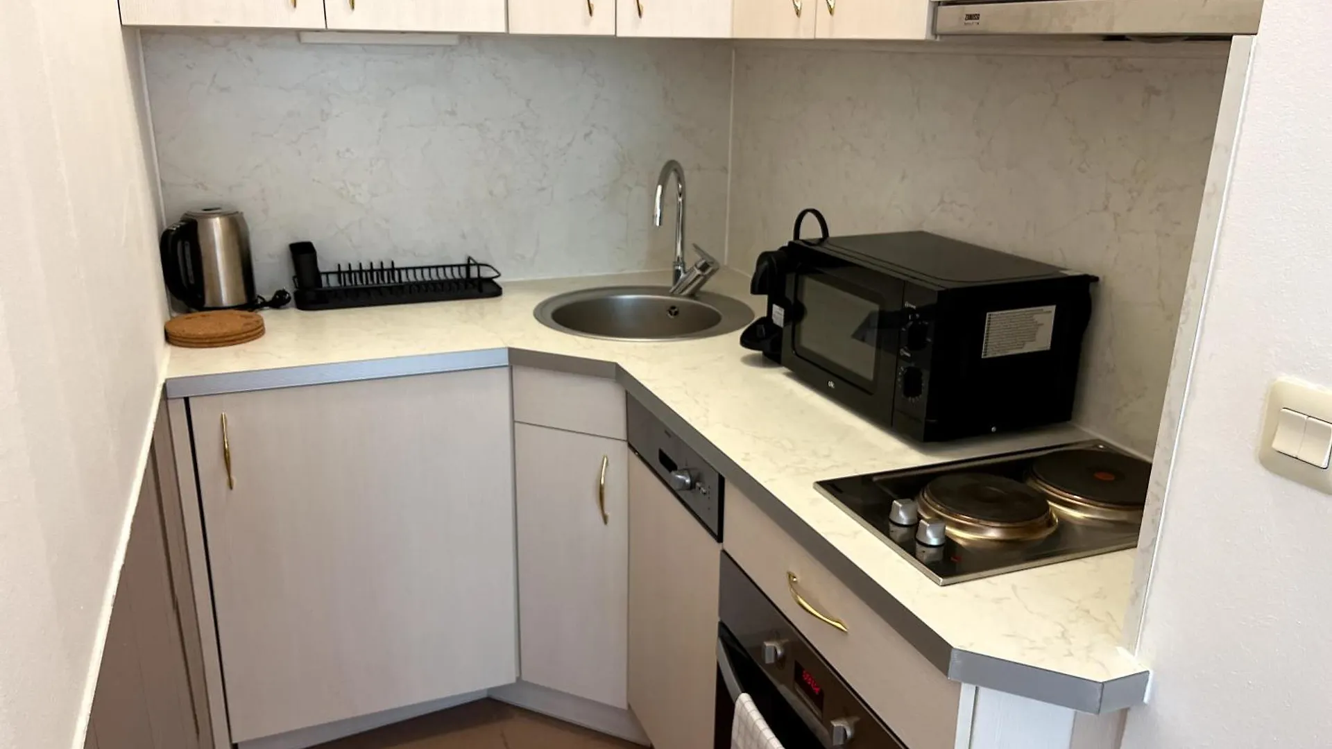 וינה Cozy Two-Bedroom Apartment Near Metro 0*,